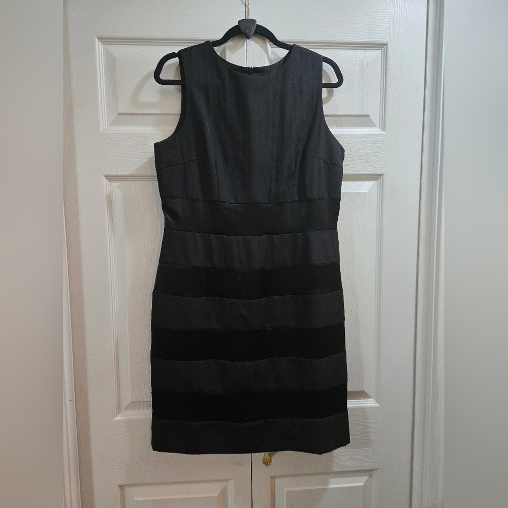 Randi May Black Collection Scoop Neck Sheath Dress Knee Length